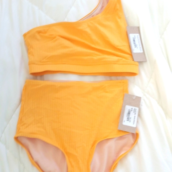 Albion Groove Icon Swim Crop Marigold - Picture 4 of 4